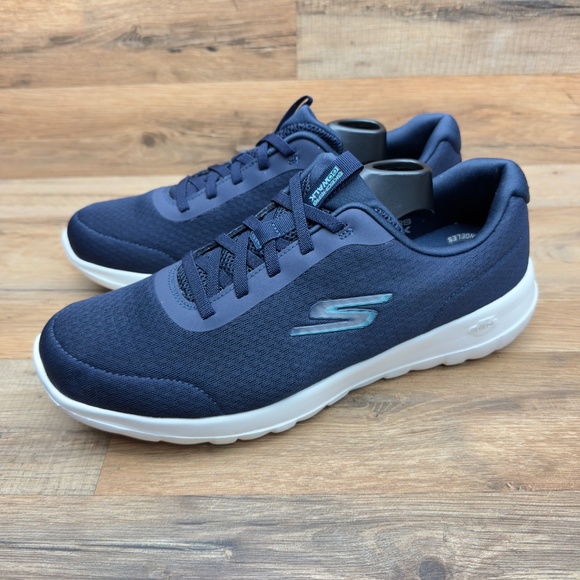 Skechers Women's size 11 GOwalk Joy Ecstatic Sneaker, Wide Width - Picture 2 of 9